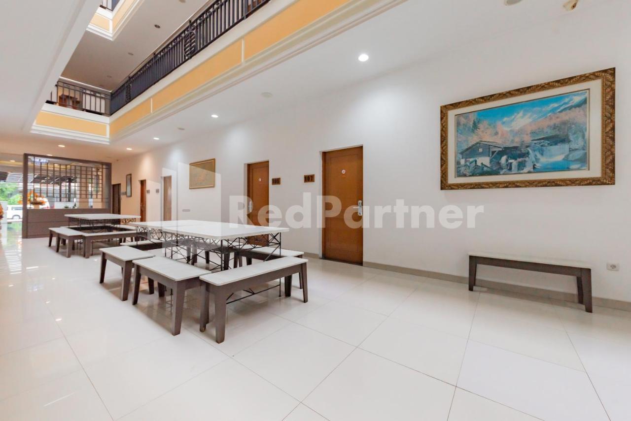 Hotel Alqueby Mitra Reddoorz Бандунг Экстерьер фото