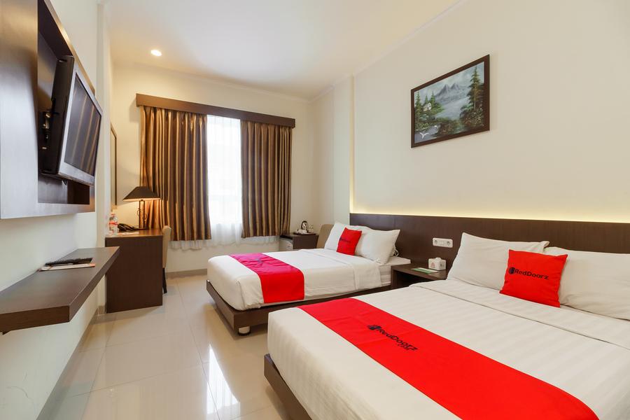 Hotel Alqueby Mitra Reddoorz Бандунг Экстерьер фото